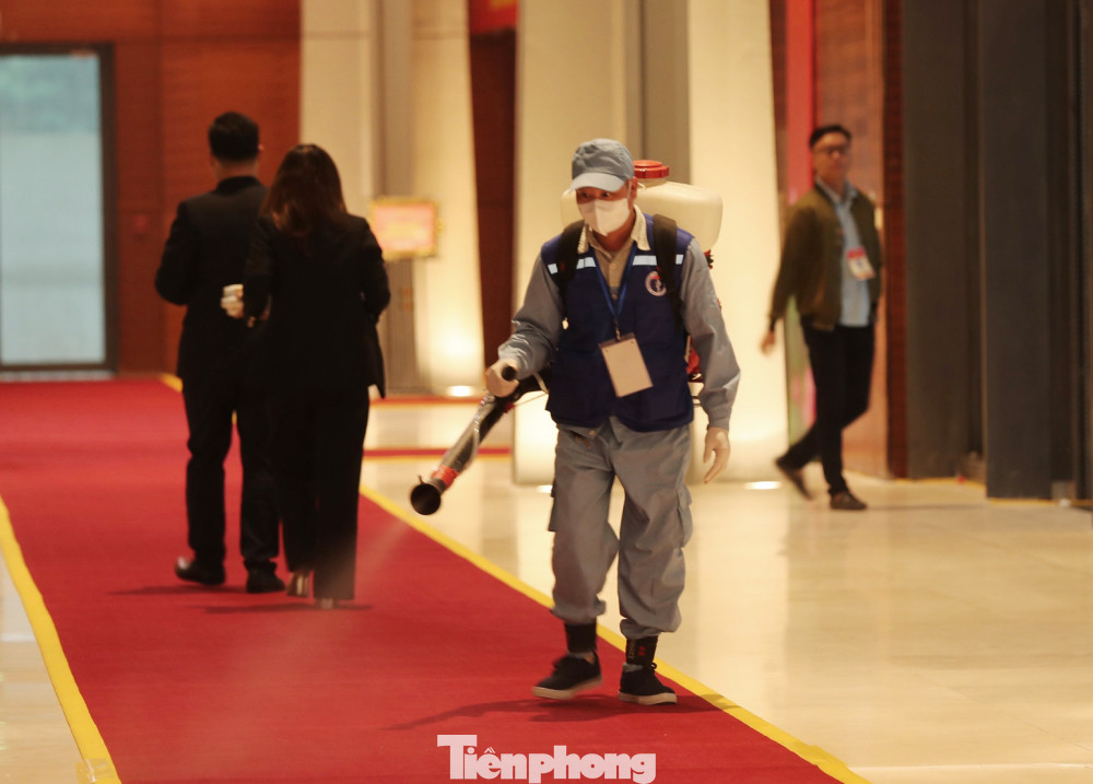An ninh siết chặt đảm bảo phòng chống COVID-19 phục vụ Đại hội Đảng ảnh 14