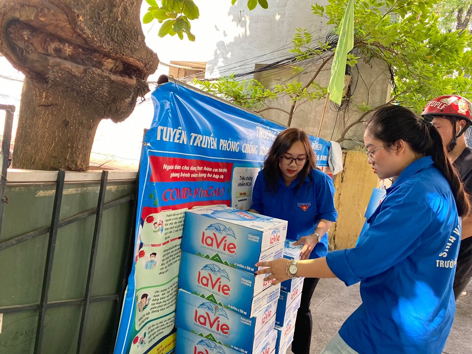 89.000 thí sinh Hà Nội đội nắng đến trường làm thủ tục thi lớp 10 ảnh 10