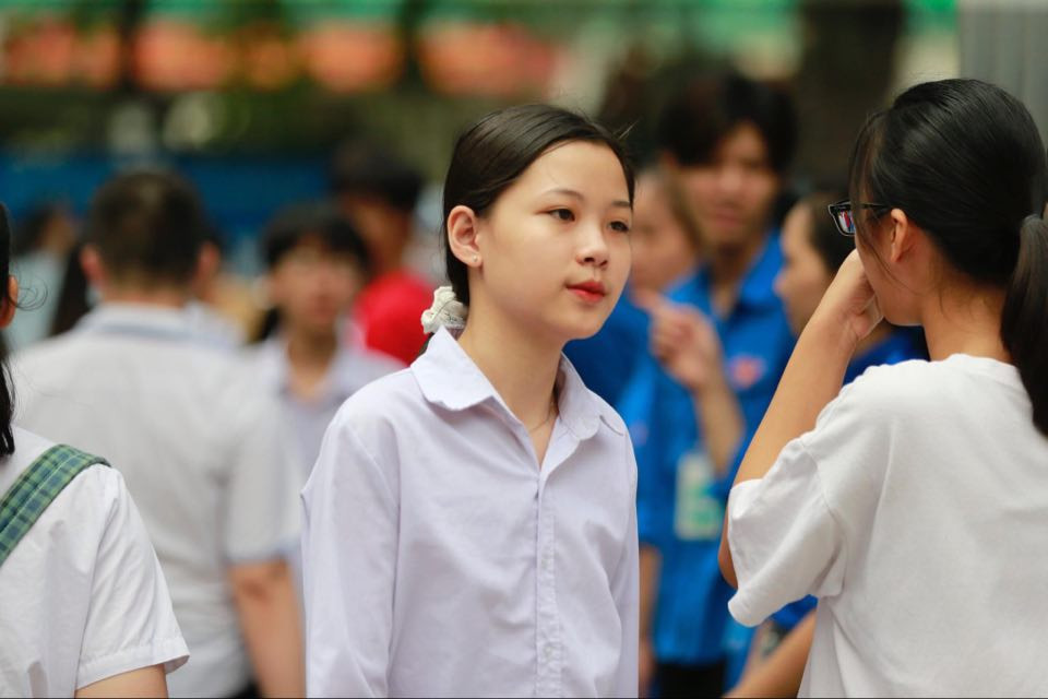 89.000 thí sinh Hà Nội đội nắng đến trường làm thủ tục thi lớp 10 ảnh 8