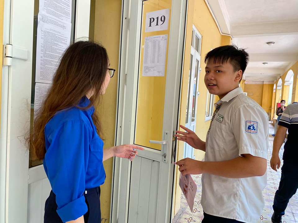 89.000 thí sinh Hà Nội đội nắng đến trường làm thủ tục thi lớp 10 ảnh 9