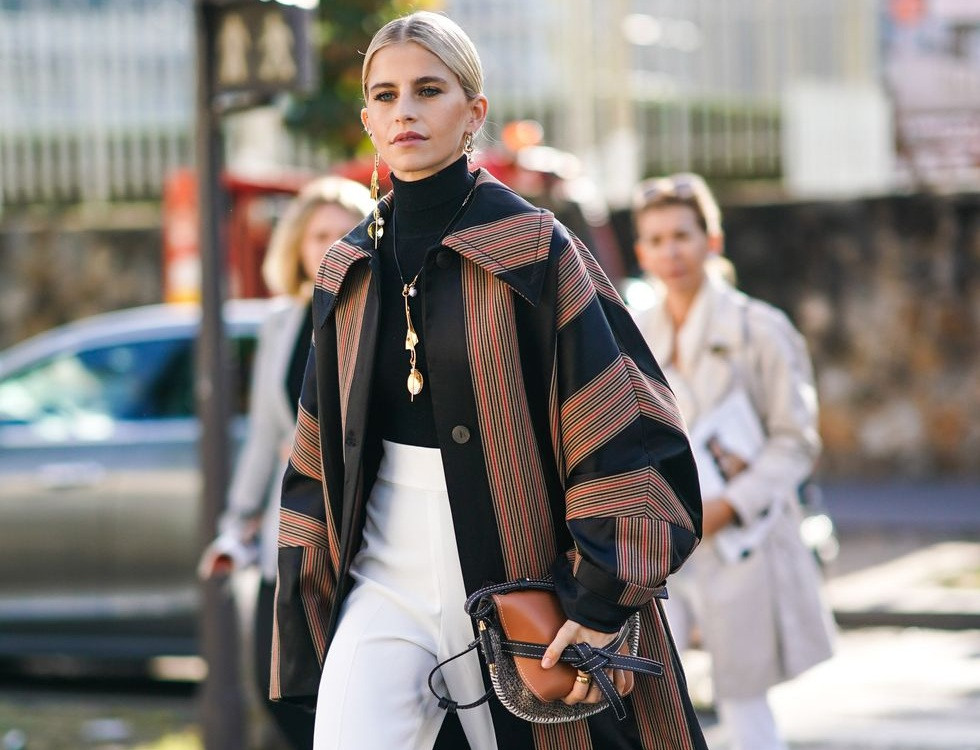 Những mẫu túi hot nhất năm 2021: Cực kỳ hữu dụng, khiến bạn tự tin hơn khi bước ra đường ảnh 2