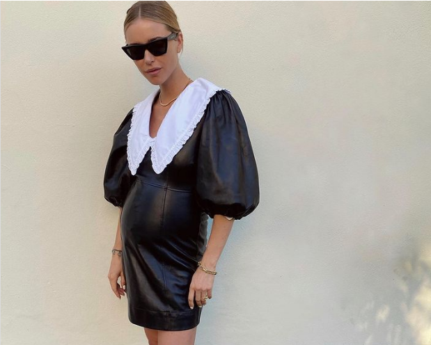 Xu hướng cổ áo bản lớn dự đoán sẽ lên ngôi mùa Xuân - Hè này, mặc nó thế nào để đẹp nhất? ảnh 2