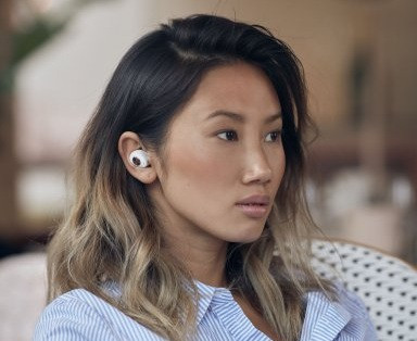 Đeo tai nghe thường xuyên cũng có thể gây hại đến sức khỏe. Những thói quen tưởng vô thưởng vô phạt nhưng lại vô tình trừ điểm sức khỏe của bạn ảnh 2