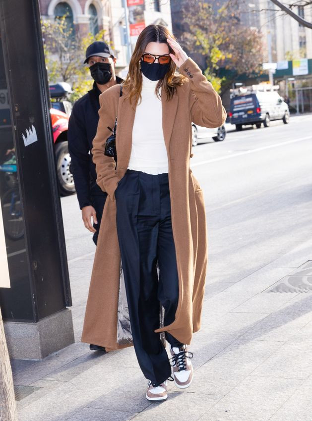 Ngắm outfit dạo phố cuối tuần của Kendall Jenner, biết luôn xu hướng nào sắp lên ngôi ảnh 1
