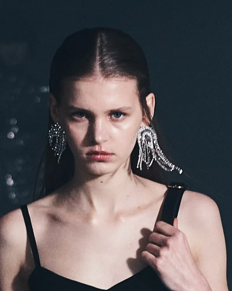 Lên đồ sang chảnh không cần quần áo đắt tiền, chỉ cần chọn “trúng” phụ kiện thôi! ảnh 4