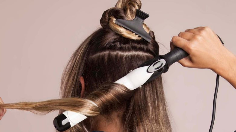 Làm đẹp đón Tết: Tự làm tóc xoăn sóng to vào nếp ngay tại nhà đẹp như ở ngoài tiệm ảnh 1