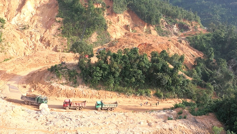 Tháo dỡ chốt cấm đường trên tuyến Hồ Chí Minh đoạn qua Quảng Trị ảnh 3