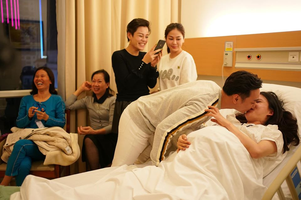 Thành Trung đón cặp song sinh vào đúng thời điểm U22 Việt Nam vô địch SEA Games ảnh 6