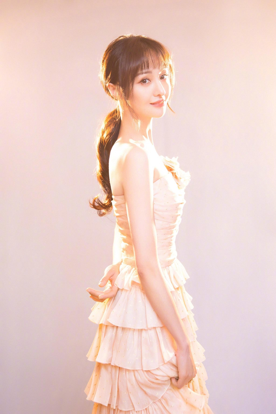 ‘Giật mình’ với thân hình gầy gò, chiếc mũi nhọn hoắt của Trịnh Sảng ảnh 5