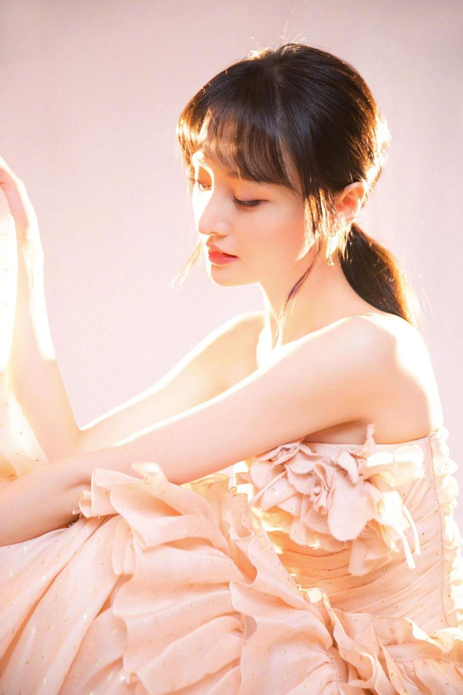 ‘Giật mình’ với thân hình gầy gò, chiếc mũi nhọn hoắt của Trịnh Sảng ảnh 7