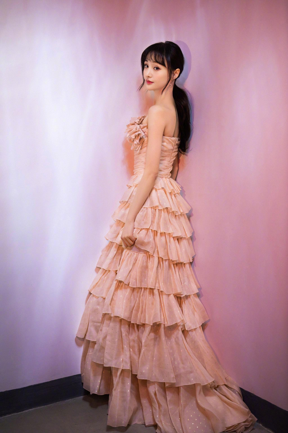 ‘Giật mình’ với thân hình gầy gò, chiếc mũi nhọn hoắt của Trịnh Sảng ảnh 6