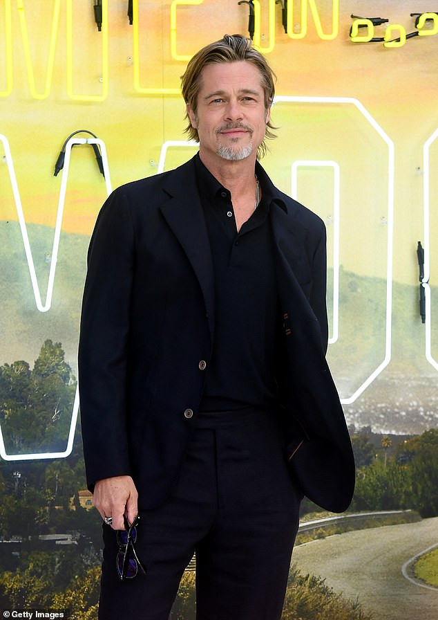 Brad Pitt ở bên vợ cũ Jennifer Aniston vào dịp sinh nhật, Giáng sinh ảnh 3