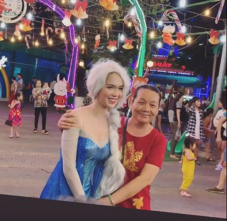 Hoá thân thành ‘Nữ hoàng băng giá’, Ngọc Trinh bị động chạm vòng một ảnh 2