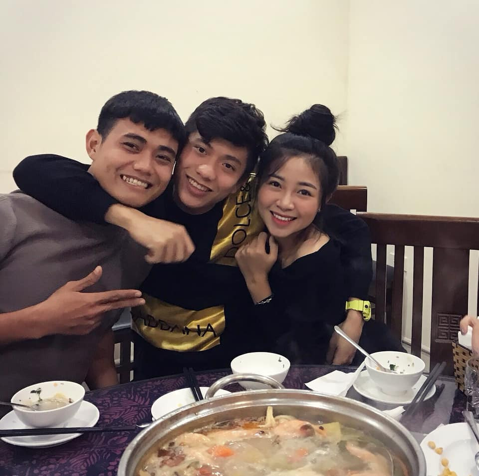 Bạn gái cầu thủ Phan Văn Đức tung ảnh cưới giấu mặt chú rể ảnh 6