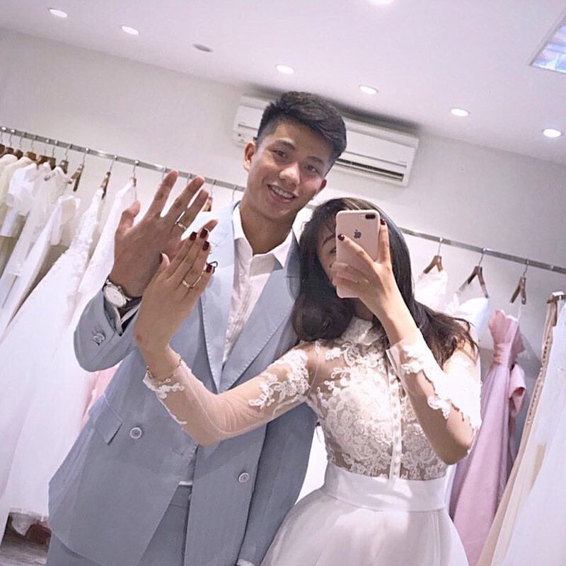 Bạn gái cầu thủ Phan Văn Đức tung ảnh cưới giấu mặt chú rể ảnh 5