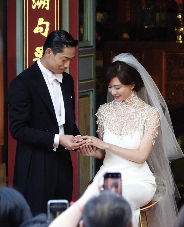 Trần Kiều Ân và loạt mỹ nhân châu Á ‘thoát ế’ trong năm 2019 ảnh 1