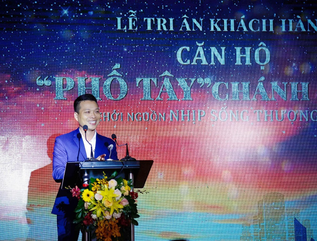 Lộ diện khách hàng may mắn trúng xe Mercedes C200 tại C-Sky View ảnh 2