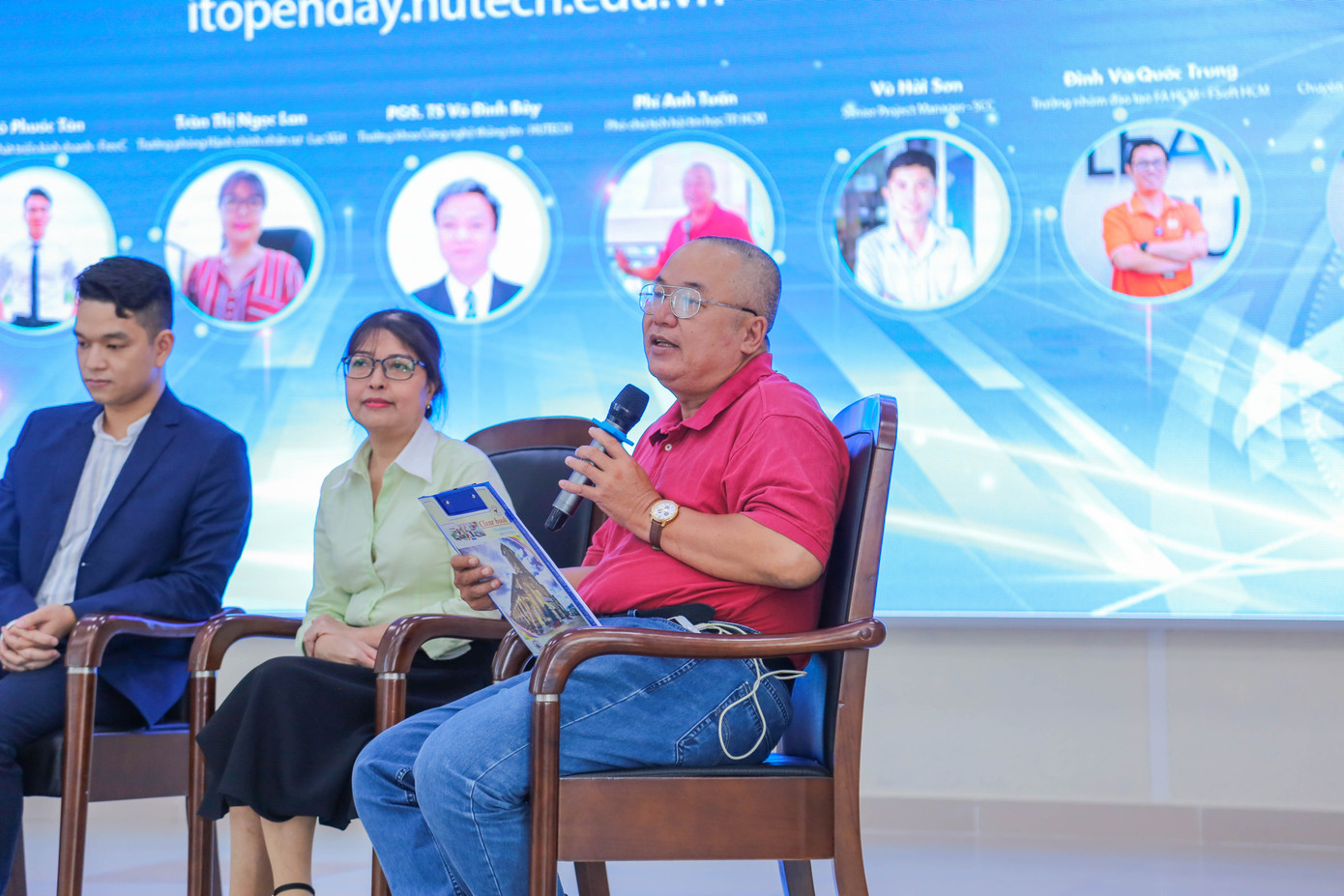 Hơn 1.500 đầu việc sẵn sàng chờ sinh viên Công nghệ thông tin TP.HCM ảnh 1