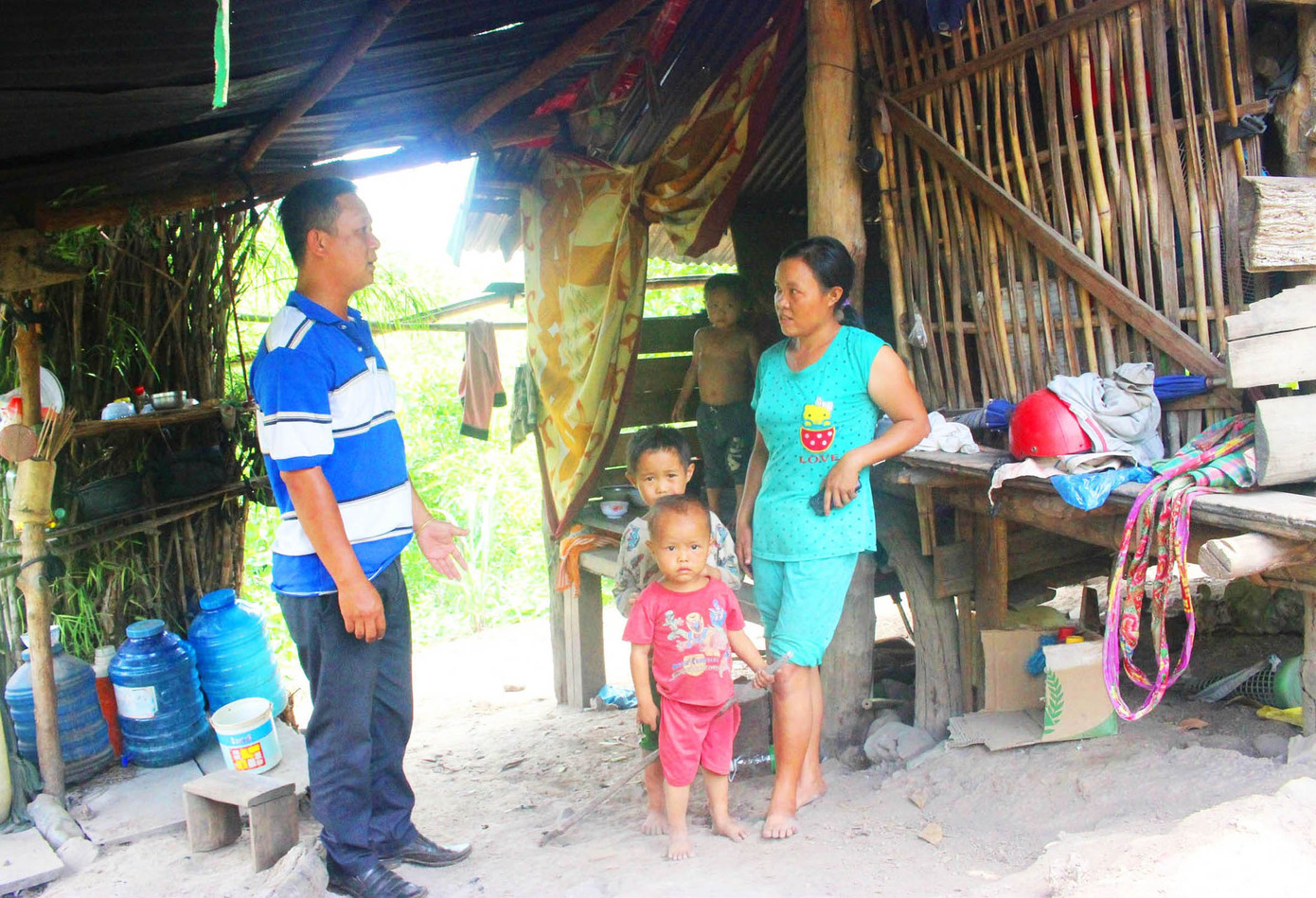 Nhức nhối di cư tự do: Làng 4 không, làng đối đầu ảnh 1