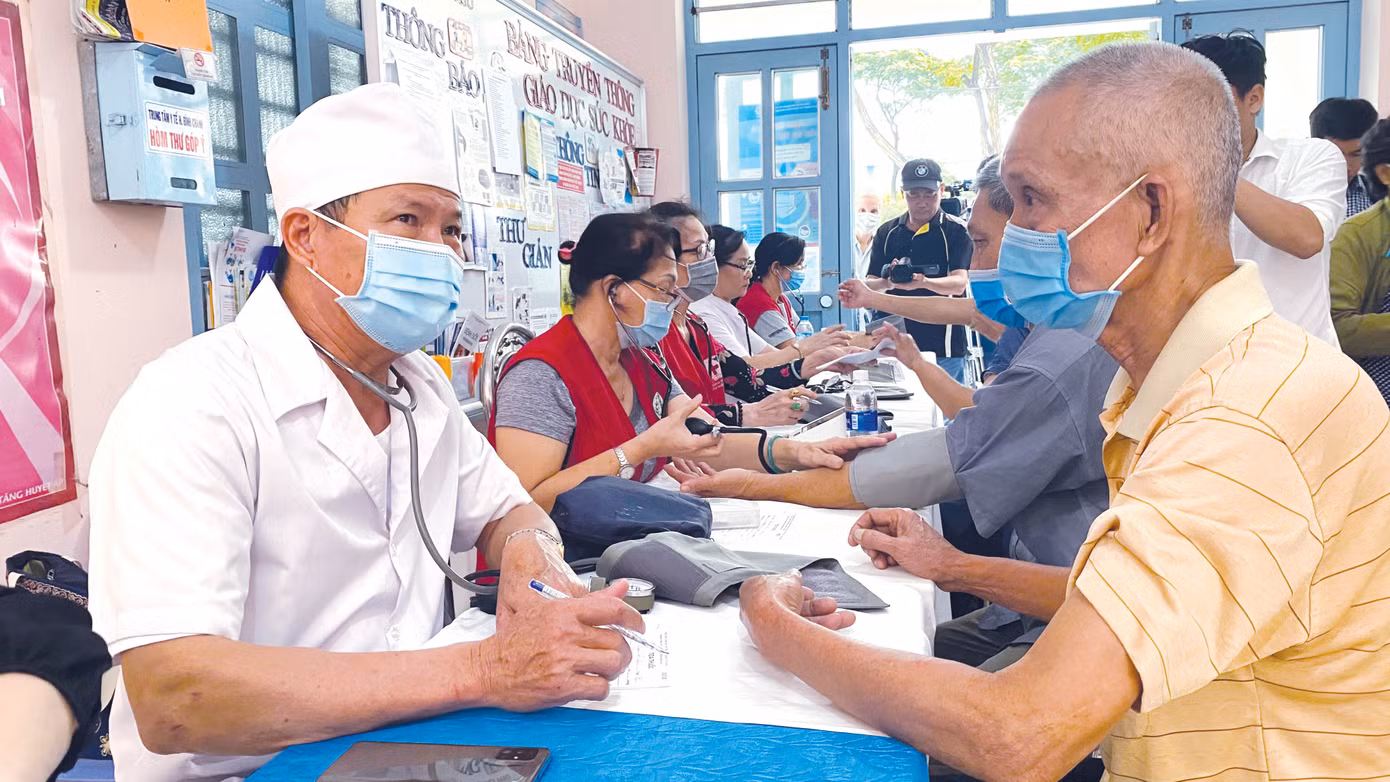 VWS vượt qua khó khăn, chia sẻ với cộng đồng ảnh 2