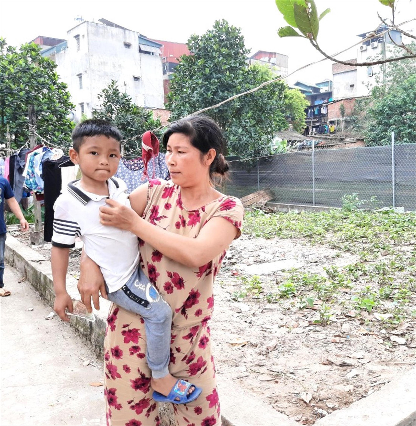 Những phận đời gồng gánh, làm thuê ảnh 1