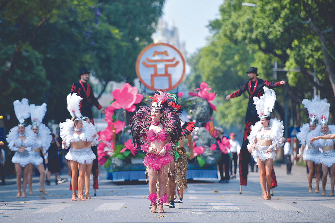 Du lịch khẳng định là ngành kinh tế mũi nhọn của Thủ đô ảnh 1