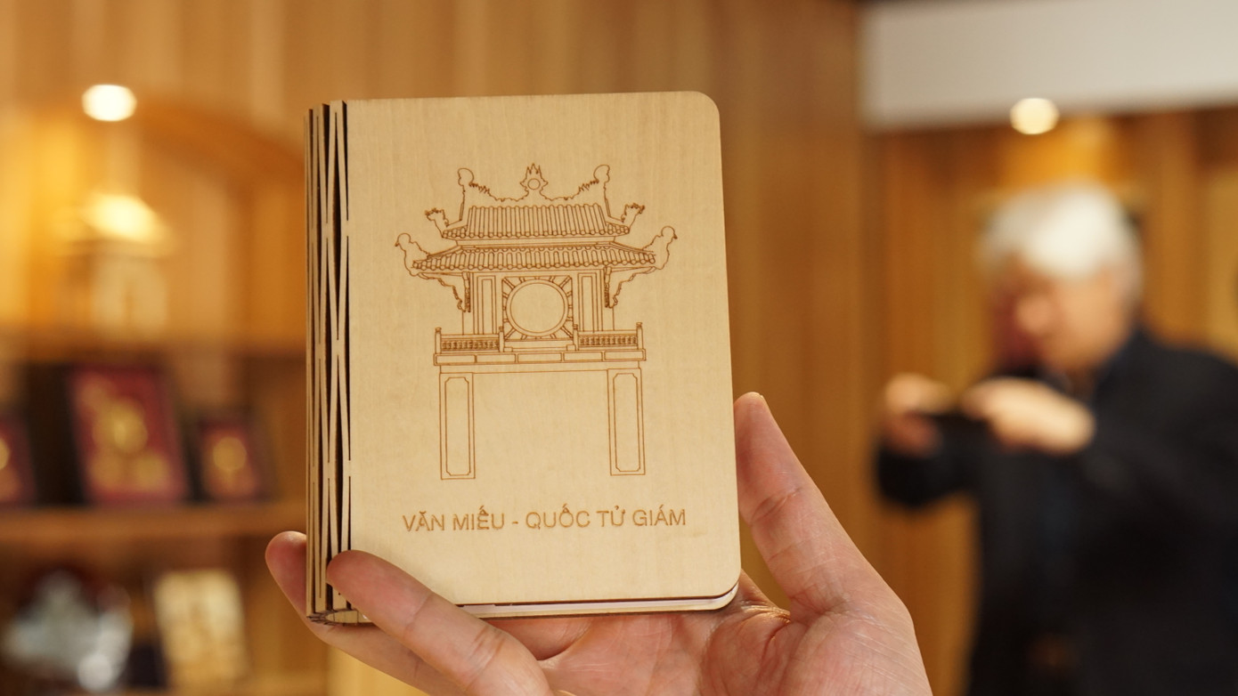 Di tích sáng đèn đón khách ảnh 1