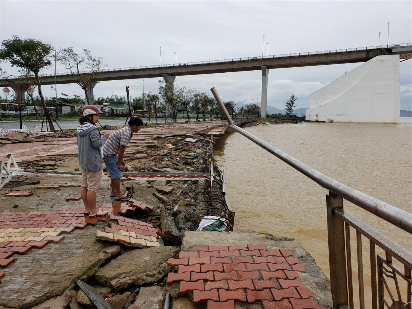 Bão số 13 gây thiệt hại nặng khu vực ven biển ảnh 1