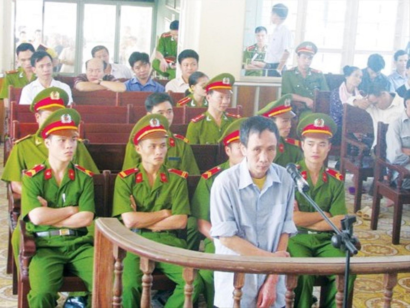 Dùng nhục hình, sửa hồ sơ để kết tội ảnh 1