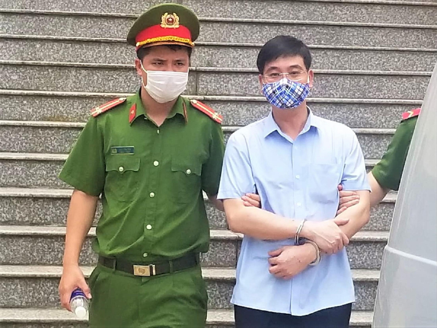 Xét xử vụ gian lận thi ở Hòa Bình: Trưởng phòng an ninh có hối lộ 500 triệu đồng? ảnh 1