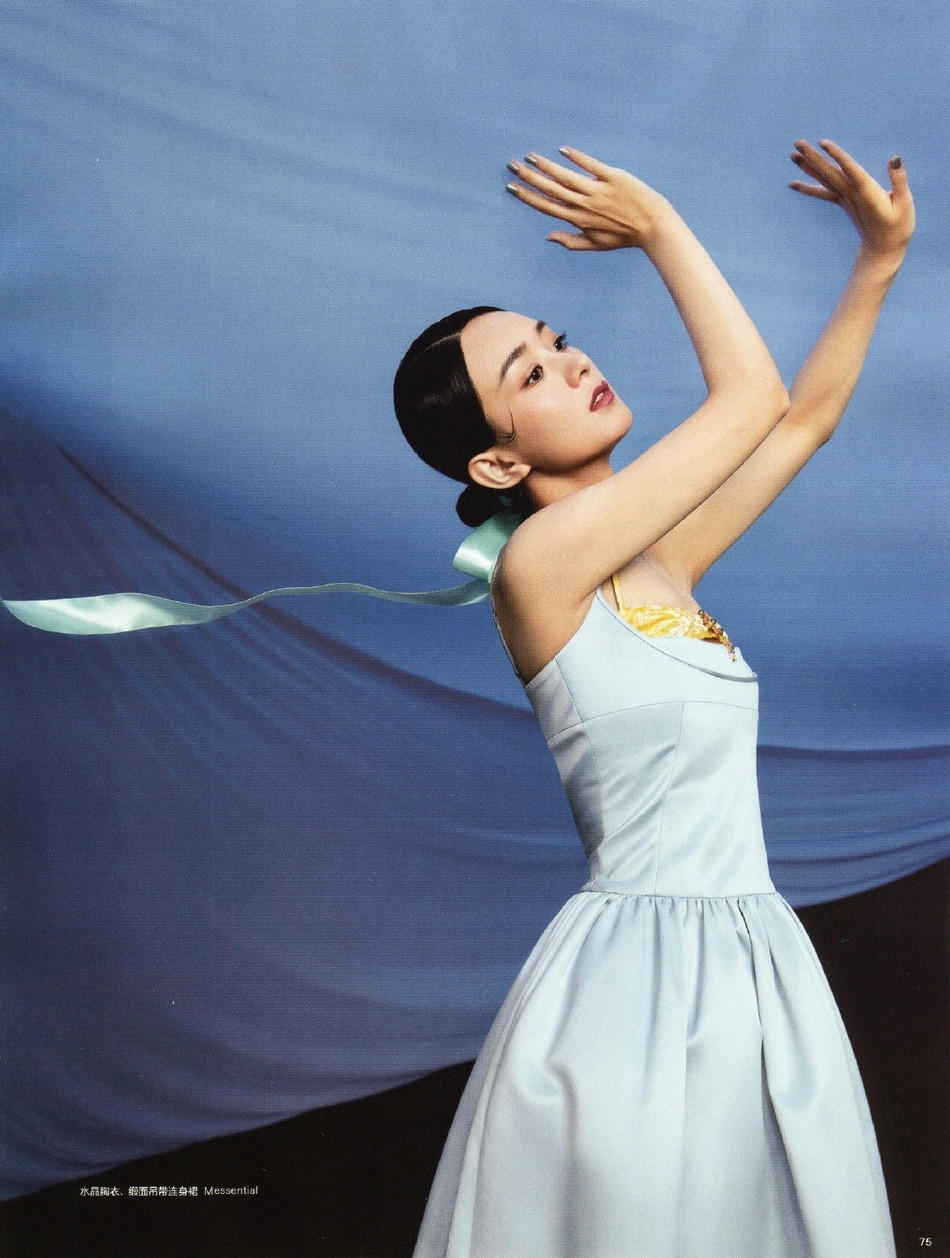 Triệu Lệ Dĩnh tung bộ ảnh thần thái ngút ngàn, bỏ xa ông xã ‘dùng như phá’ ảnh 2