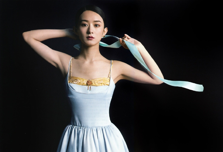 Triệu Lệ Dĩnh tung bộ ảnh thần thái ngút ngàn, bỏ xa ông xã ‘dùng như phá’ ảnh 4