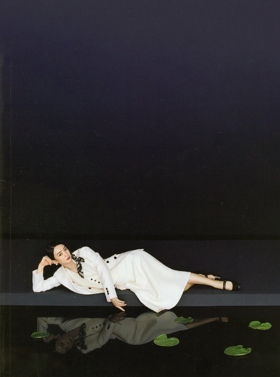 Triệu Lệ Dĩnh tung bộ ảnh thần thái ngút ngàn, bỏ xa ông xã ‘dùng như phá’ ảnh 3