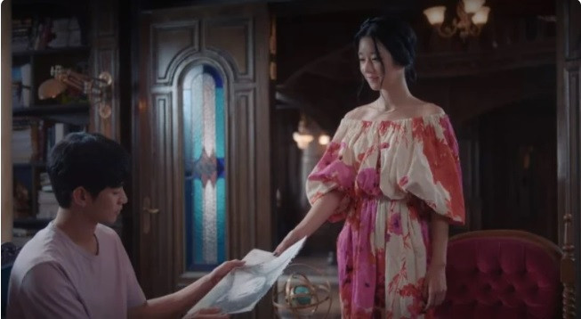 Bóc giá 13 bộ váy hàng hiệu đắt nhất của Seo Ye Ji trong ‘Điên thì có sao’ ảnh 3