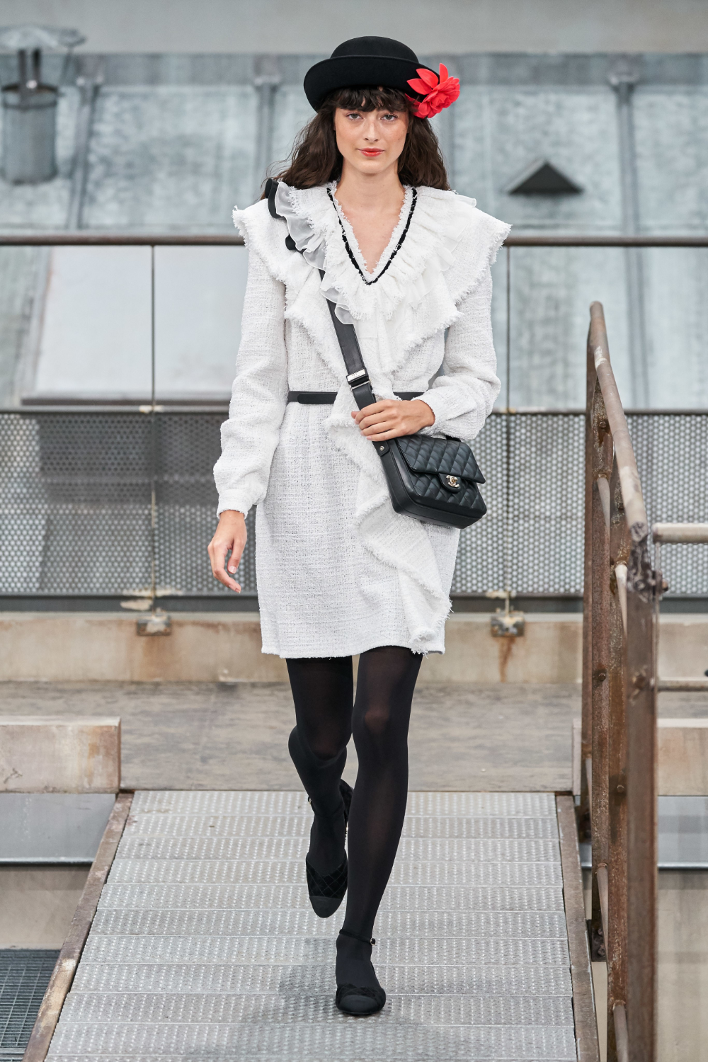 Bóc giá 13 bộ váy hàng hiệu đắt nhất của Seo Ye Ji trong ‘Điên thì có sao’ ảnh 22