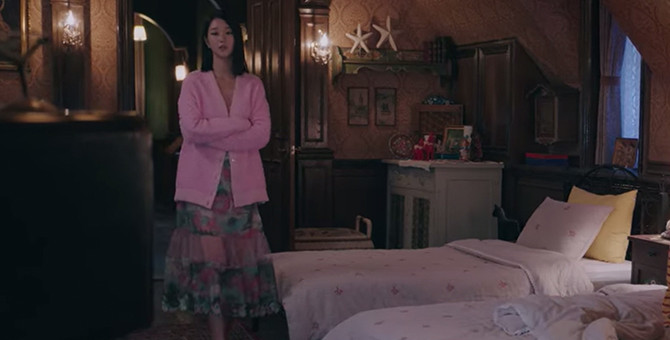 Bóc giá 13 bộ váy hàng hiệu đắt nhất của Seo Ye Ji trong ‘Điên thì có sao’ ảnh 15