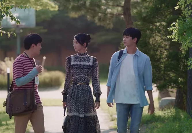 Bóc giá 13 bộ váy hàng hiệu đắt nhất của Seo Ye Ji trong ‘Điên thì có sao’ ảnh 17