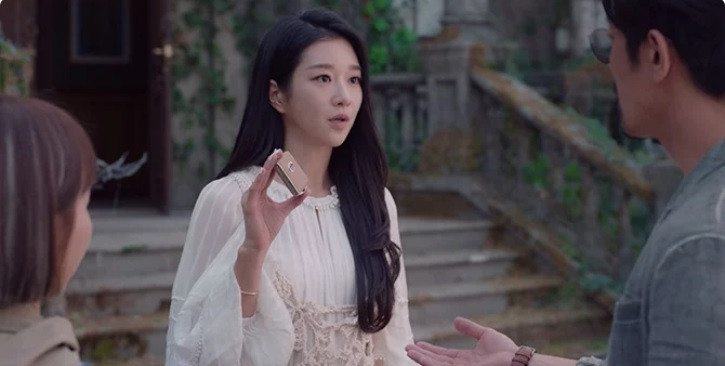 Bóc giá 13 bộ váy hàng hiệu đắt nhất của Seo Ye Ji trong ‘Điên thì có sao’ ảnh 1