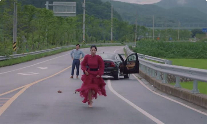 Bóc giá 13 bộ váy hàng hiệu đắt nhất của Seo Ye Ji trong ‘Điên thì có sao’ ảnh 19