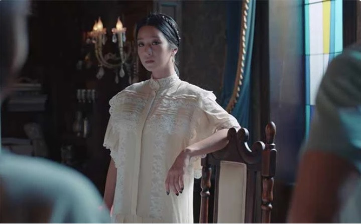 Bóc giá 13 bộ váy hàng hiệu đắt nhất của Seo Ye Ji trong ‘Điên thì có sao’ ảnh 23