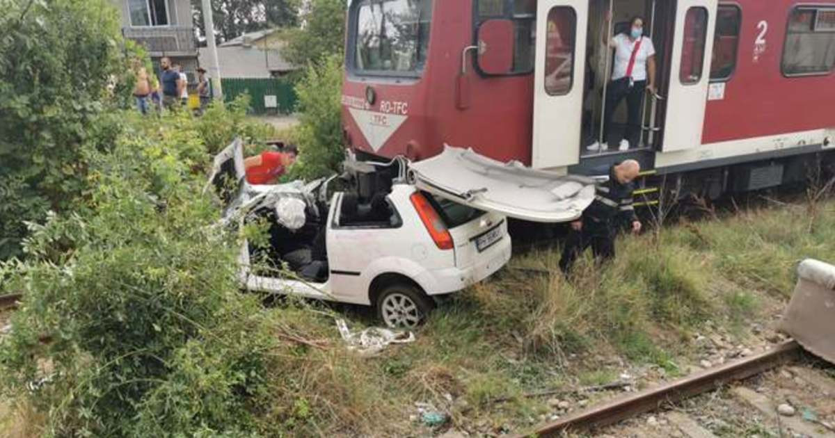 Mải mê livestream trên ô tô, nam ca sĩ bị tàu hỏa tông chết thảm ảnh 3