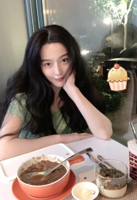 Phạm Băng Băng được ‘đại gia bốc dỡ’ cầu hôn xôn xao mạng xã hội ảnh 3