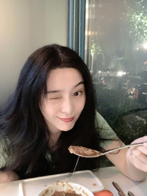 Phạm Băng Băng được ‘đại gia bốc dỡ’ cầu hôn xôn xao mạng xã hội ảnh 4