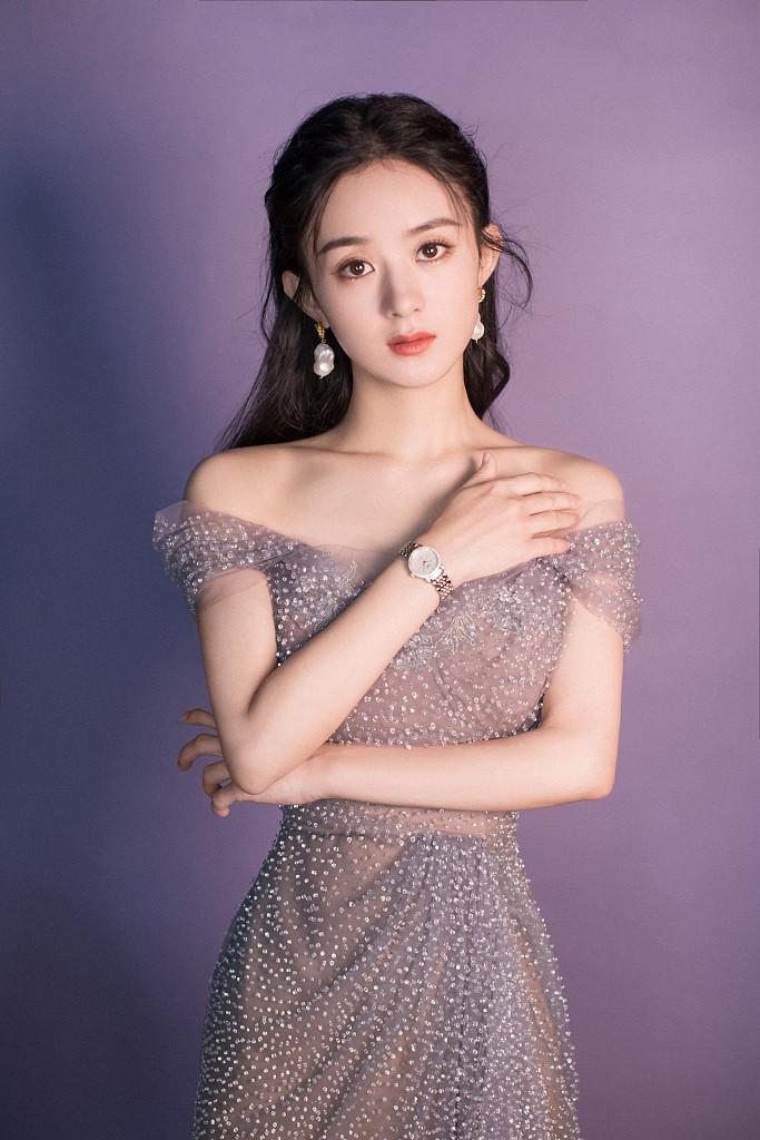 ‘Lên đồ’ xinh như công chúa, Triệu Lệ Dĩnh bị gọi là Dương Mịch ảnh 2