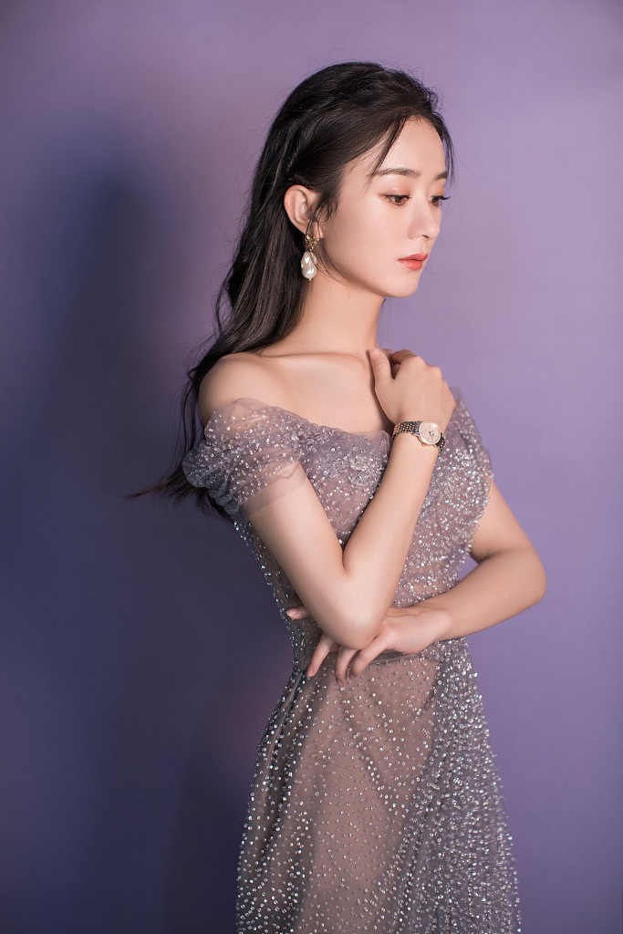 ‘Lên đồ’ xinh như công chúa, Triệu Lệ Dĩnh bị gọi là Dương Mịch ảnh 1