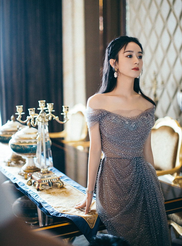 ‘Lên đồ’ xinh như công chúa, Triệu Lệ Dĩnh bị gọi là Dương Mịch ảnh 4