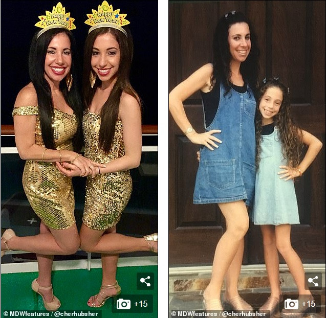 Bất chấp khoảng cách 30 tuổi, những cặp mẹ con gây sửng sốt vì trông như chị em song sinh ảnh 2