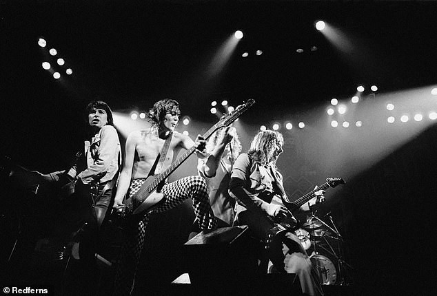 Tay bass gạo cội Pete Way của UFO qua đời ảnh 2