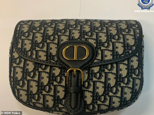 Fashionista người Việt bị bắt vì trộm loạt túi xách hàng hiệu ở Úc ảnh 6