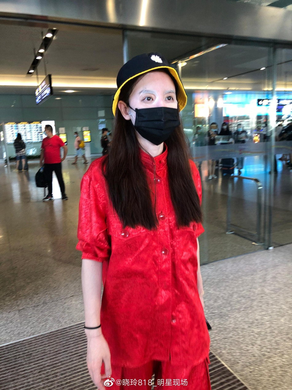 Hoa hậu Hoàn Vũ Trung Quốc Trương Manh đắp mặt nạ, đeo khẩu trang ở sân bay gây sốc ảnh 3